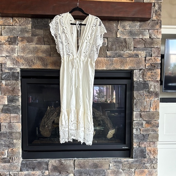 FARM Rio Cream Lace Midi Dress - Picture 1 of 5